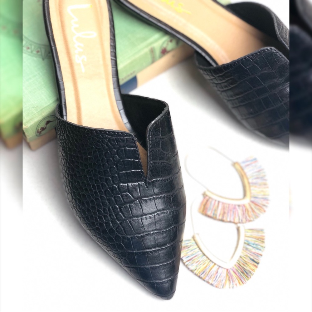 Lulu’s Black Slip On Mules